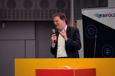 Frederick Klauschen explaining the current use of AI in medicine.